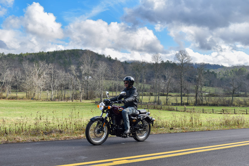 2025 Benelli Imperiale 400 action