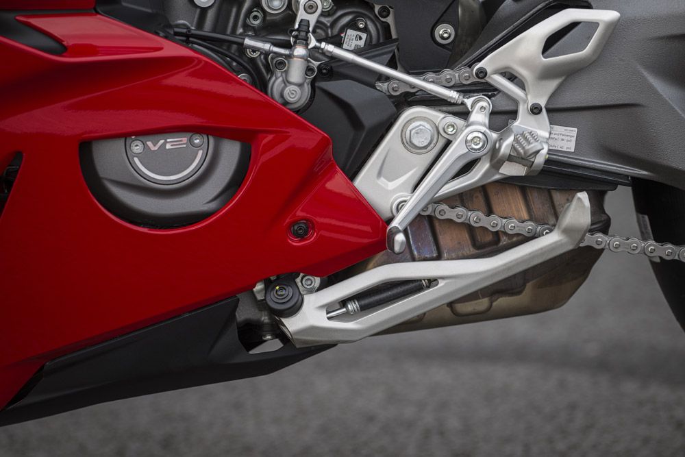 2025 Ducati Panigale V2 S gearshifter