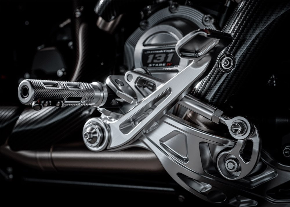 2025 Harley-Davidson CVO Road Glide RR foot controls