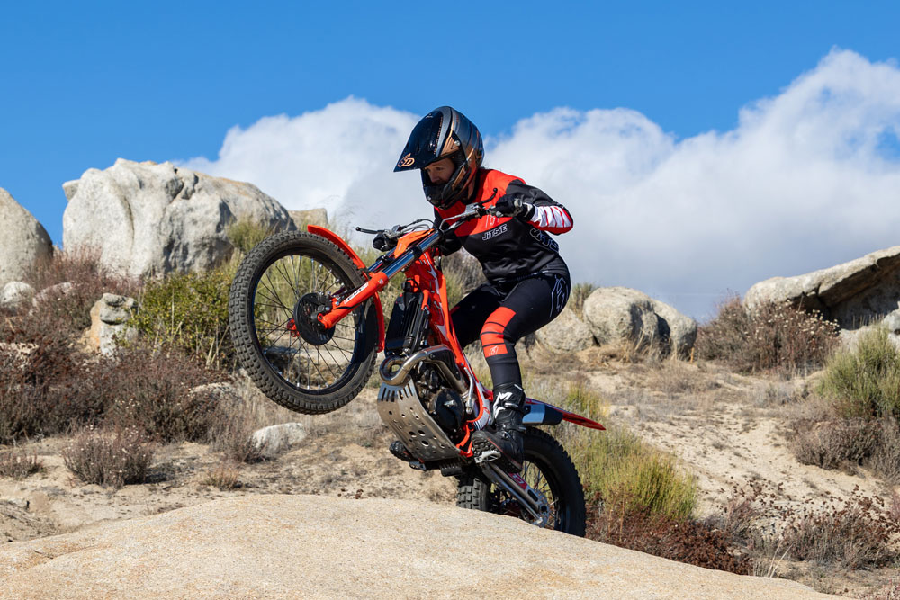 Beta EVO Factory 200 wheelie over rocks Beta EVO Factory 200 wheelie over rocks